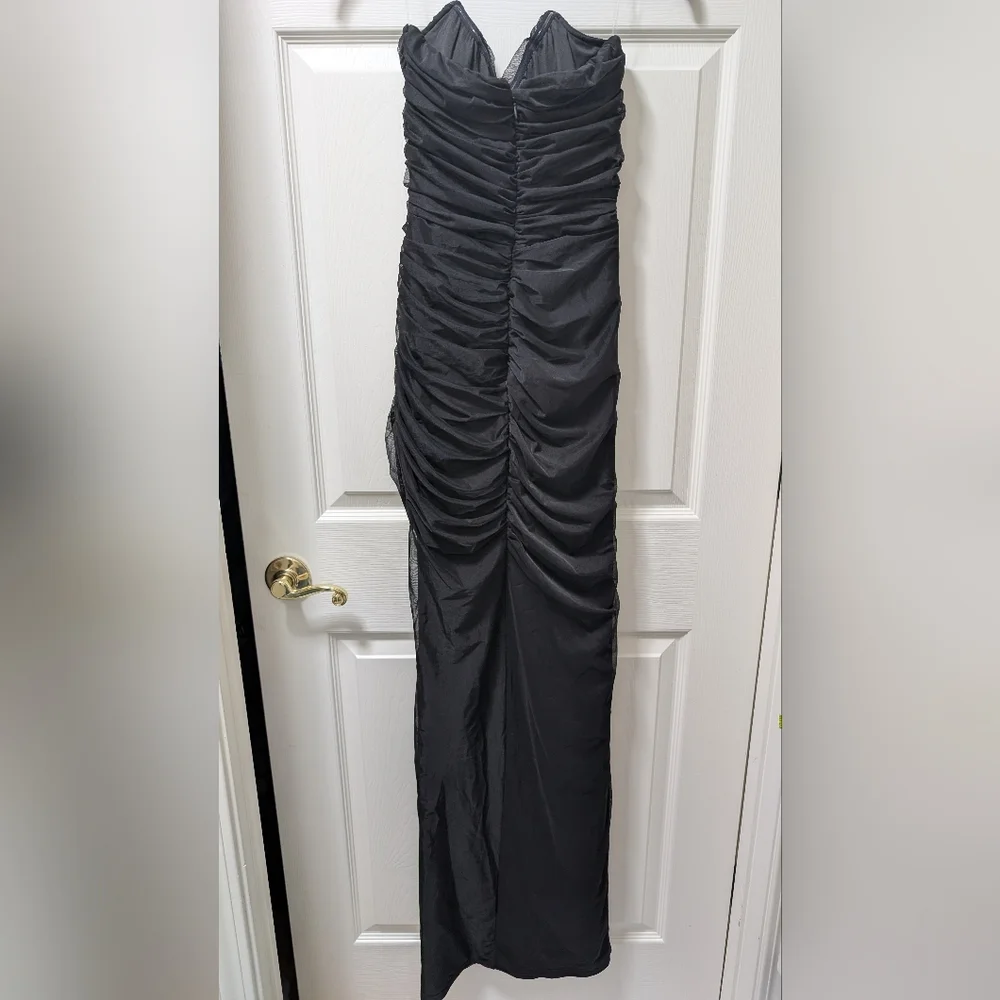 Elegant Black Maxi Dress - Picture 3 of 10